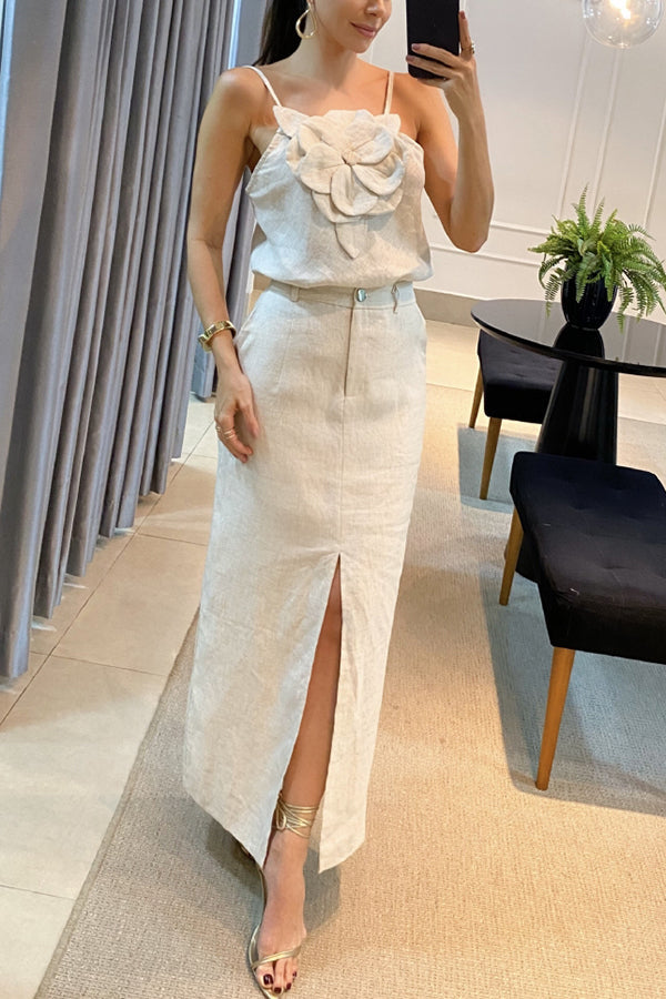 Conjunto Charming Lady de top de tirantes con adornos florales y falda de talle alto con bolsillos y abertura, en mezcla de lino