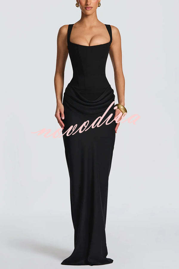 Vestido largo Larrah con escote cuadrado, lazada en la espalda y bajo drapeado de satén