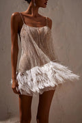 Minivestido Fairy Lights de malla con lentejuelas y flecos de plumas superpuestos