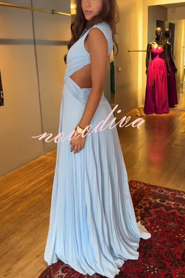 Vestido largo Tamia de gasa plisada con cruce, abertura en la cintura y espalda abierta