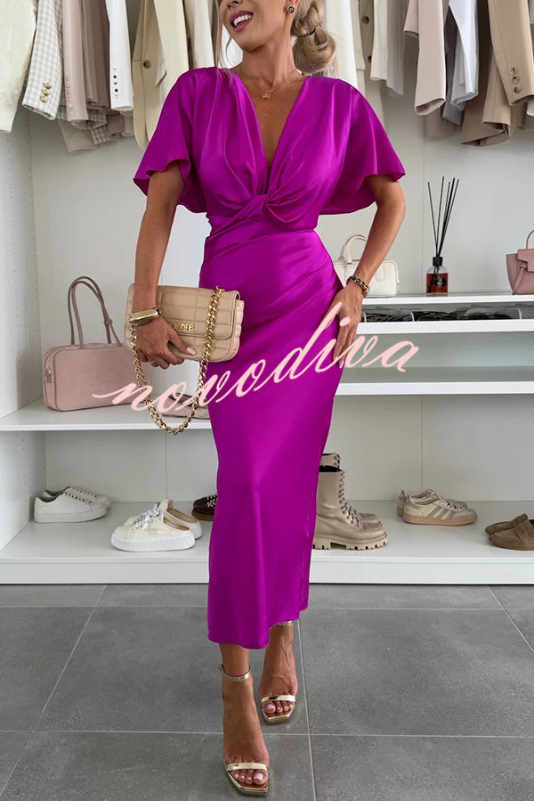 Vestido largo ajustado de satén liso con escote de pico y nudo cruzado