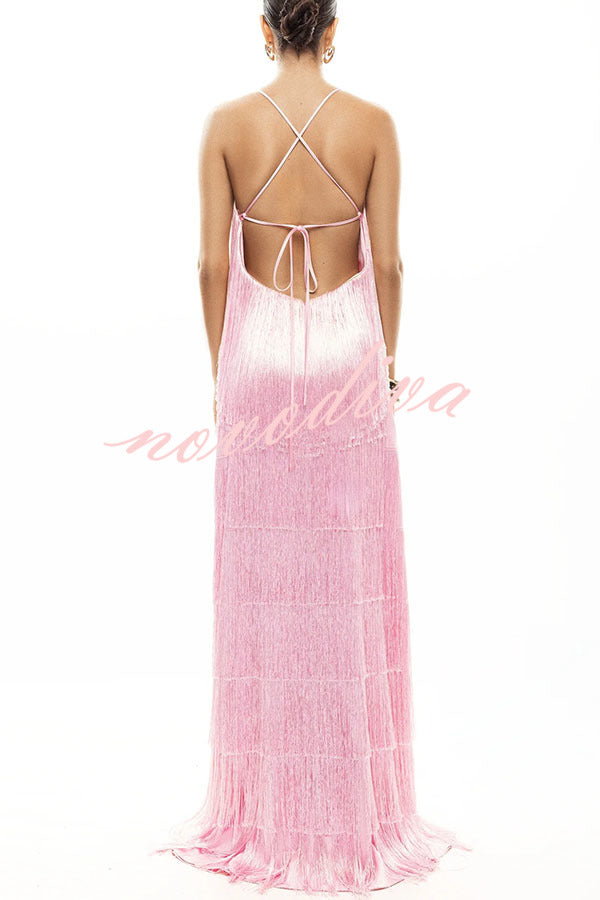 Vestido largo Dynamic Beauty con flecos superpuestos y lazada en la espalda