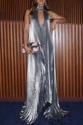Vestido largo Celebration Party de tejido metalizado plisado con cuello halter, escote en V profundo y corte en A