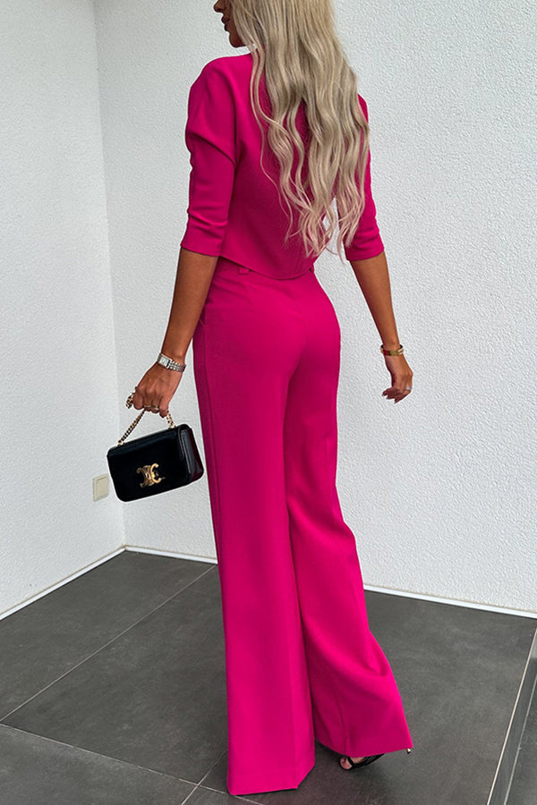 Conjunto Luisa de crop top de cuello alto y media manga y pantalón acampanado de talle alto con bolsillos