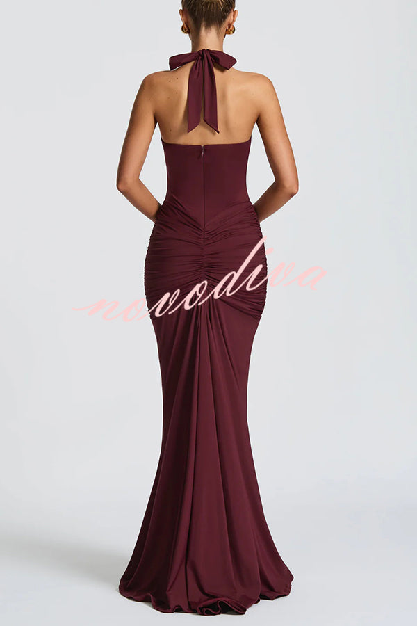 Vestido largo elegante de color liso con cuello halter, escote en V, espalda abierta y fruncido anudado