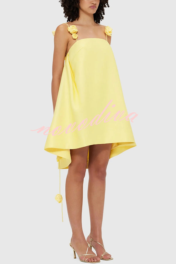 Minivestido evasé Silueta Juguetona y Favorecedora con rosa 3D y tirantes drapeados