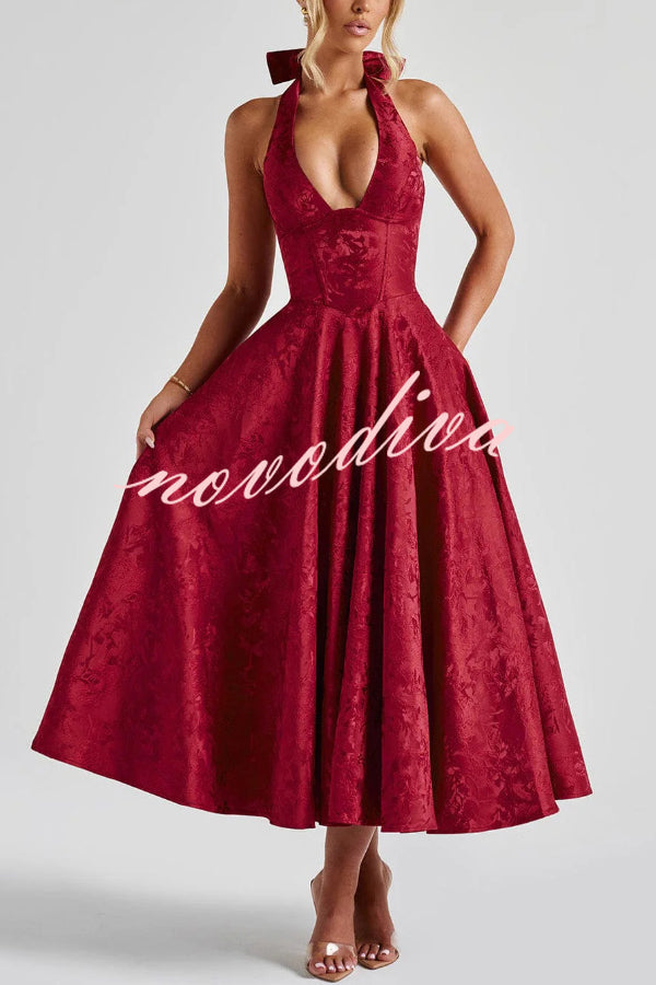 Vestido midi elegante de jacquard con cuello halter, cintura entallada y espalda abierta