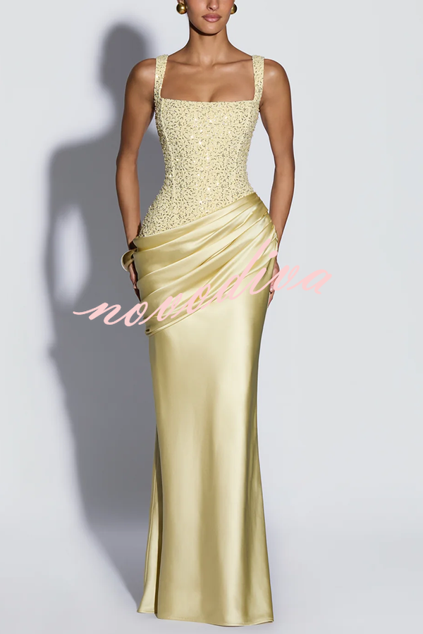 Vestido largo Alexandria de lentejuelas con escote cuadrado, lazada en la espalda y capa drapeada de satén con cuello caído