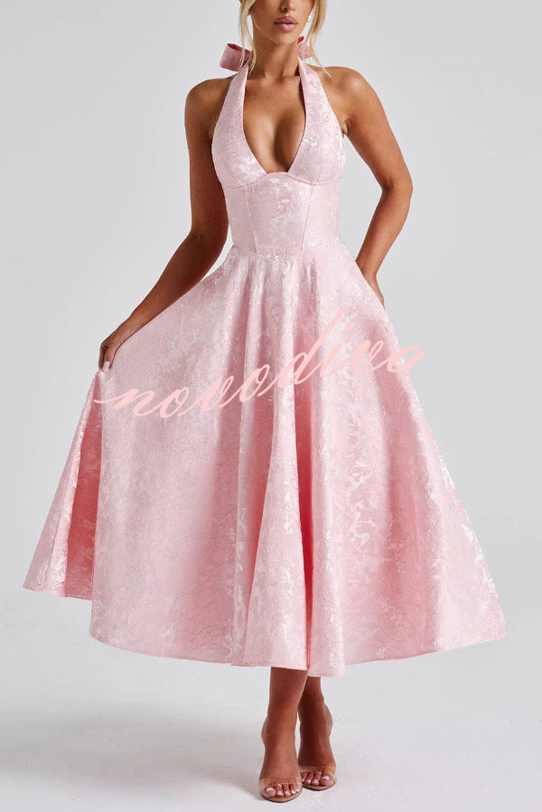 Vestido midi elegante de jacquard con cuello halter, cintura entallada y espalda abierta