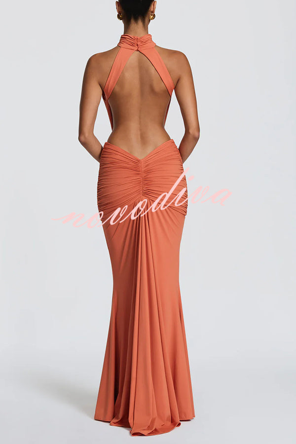 Vestido largo Thekla de punto elástico y fluido con cuello alto, fruncido, espalda descubierta y drapeado