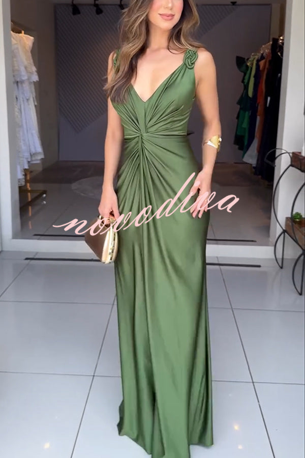 Vestido largo Brillar Juntas de satén drapeado con nudo, tirantes, sin mangas y con abertura