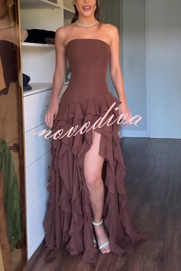 Vestido largo elegante ajustado sin mangas con hombros descubiertos, volantes y abertura alta