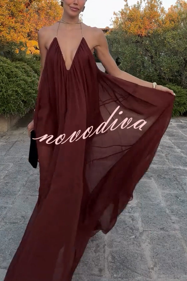 Vestido largo vaporoso de gasa ligera con cuello halter de cadena, espalda descubierta y corte en A