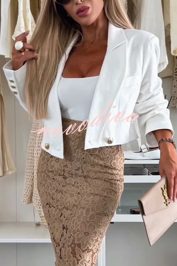 Blazer corto Ellien liso con solapa, botones y manga larga