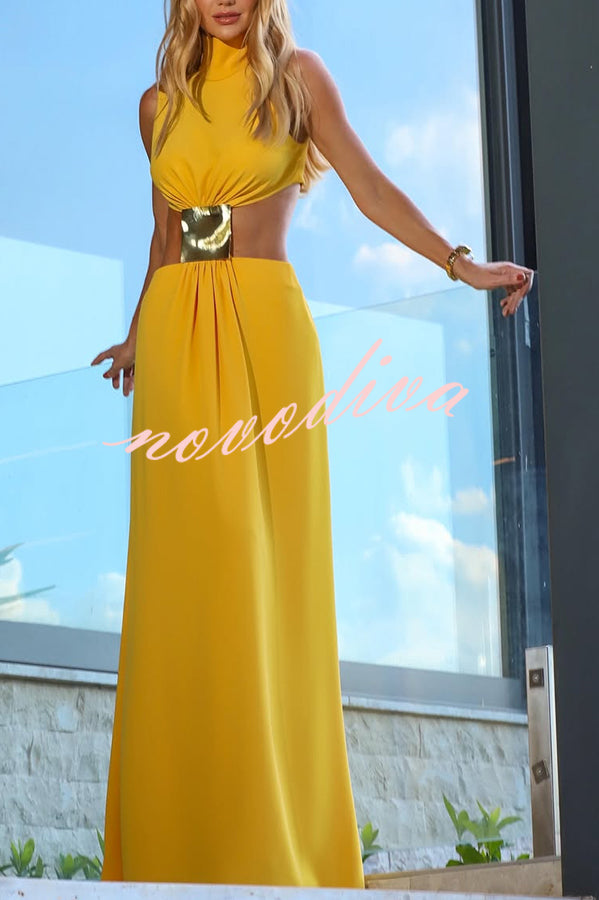 Vestido largo Avery de cuello alto con decoración metálica y abertura en la cintura