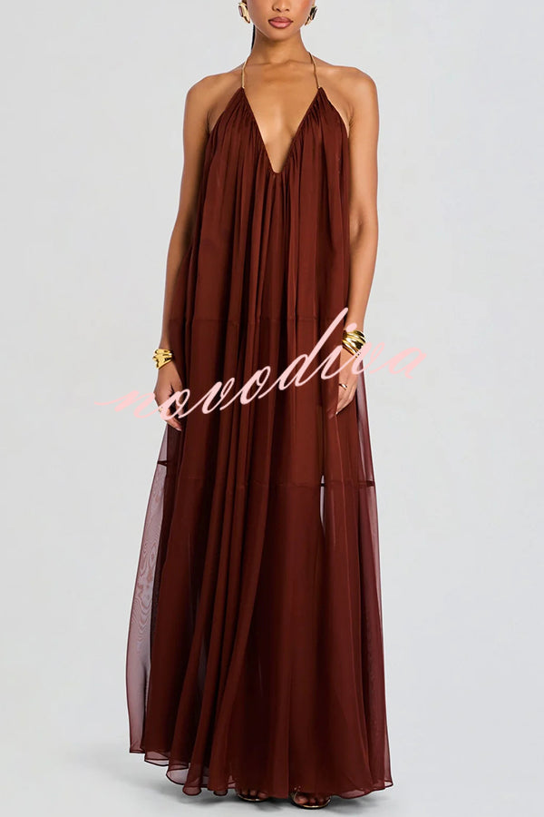 Vestido largo vaporoso de gasa ligera con cuello halter de cadena, espalda descubierta y corte en A