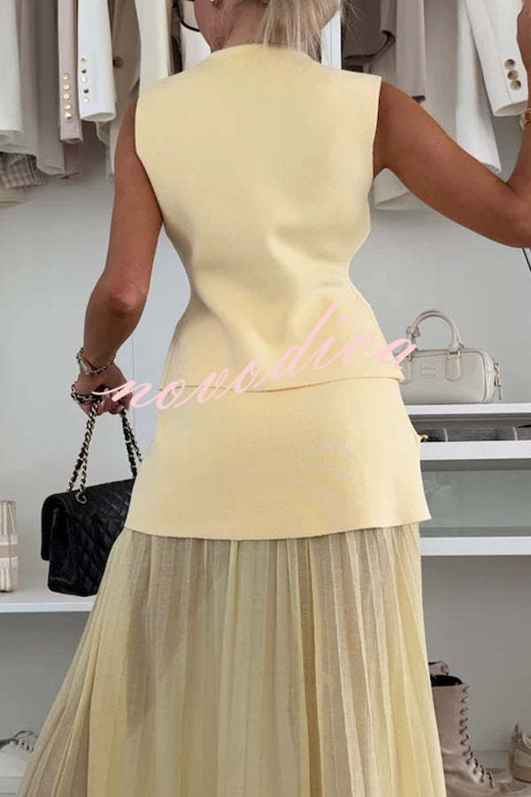 Chaleco holgado de punto con escote en V y botones dorados, elegante y con estilo