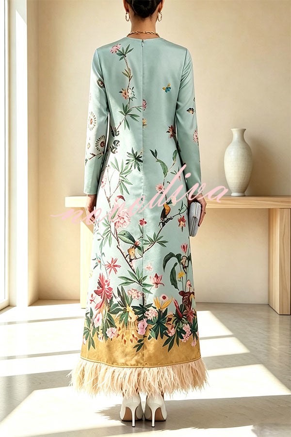 Vestido largo Cecilia de satén con estampado barroco multicolor, manga larga y ribete de plumas