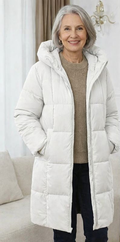 Margot™ | Abrigo plumífero con capucha y aislamiento premium