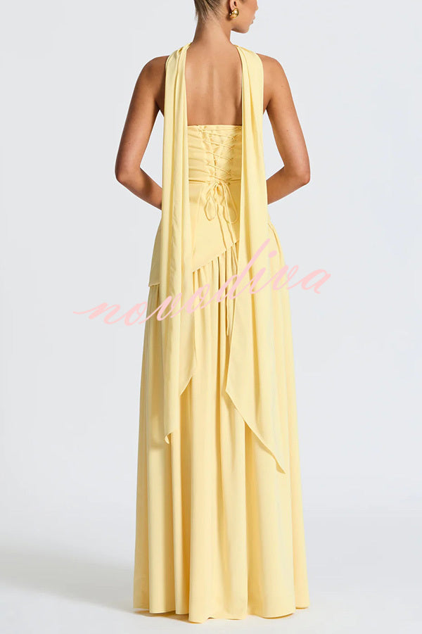Vestido largo elegante de gasa con hombros descubiertos, bajo plisado, pañuelo y abertura