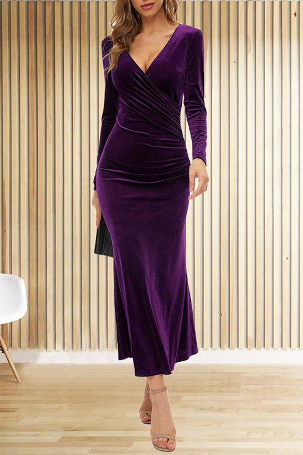 Vestido largo sirena de terciopelo en color liso con escote en V, manga larga y corte ajustado