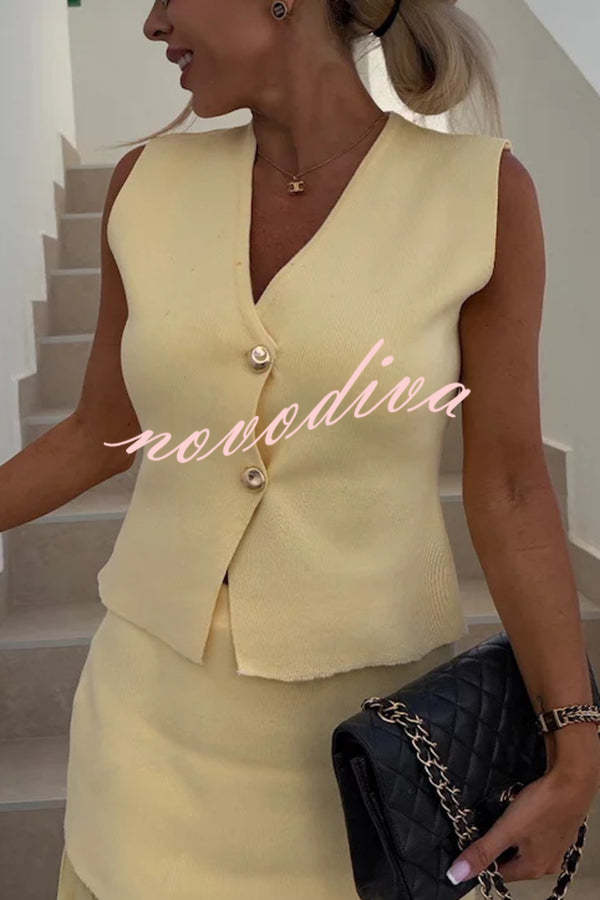 Chaleco holgado de punto con escote en V y botones dorados, elegante y con estilo