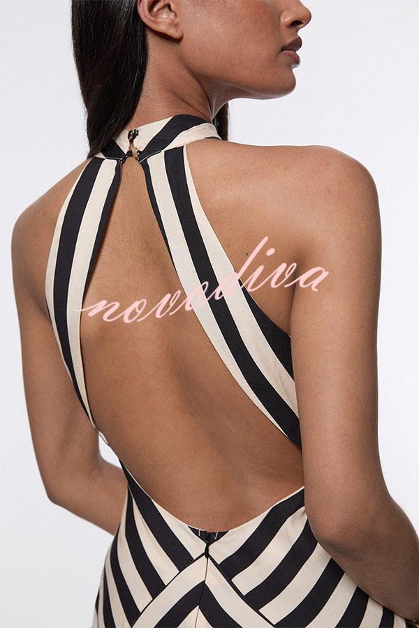 Vestido largo Perfección Moderna con estampado de rayas geométricas, espalda abierta y bajo irregular