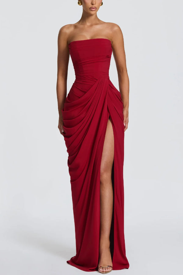 Vestido largo Cyra palabra de honor con plisado asimétrico, abertura y lazada en la espalda
