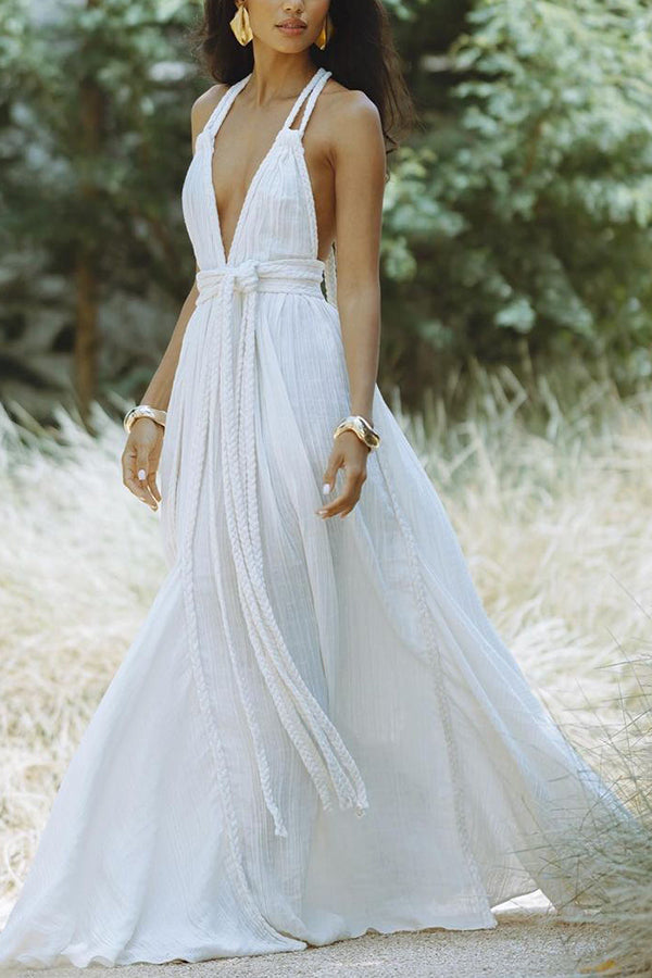 Vestido largo de mezcla de lino tipo pareo con trenzas drapeadas, escote en V profundo, cuello halter y espalda descubierta