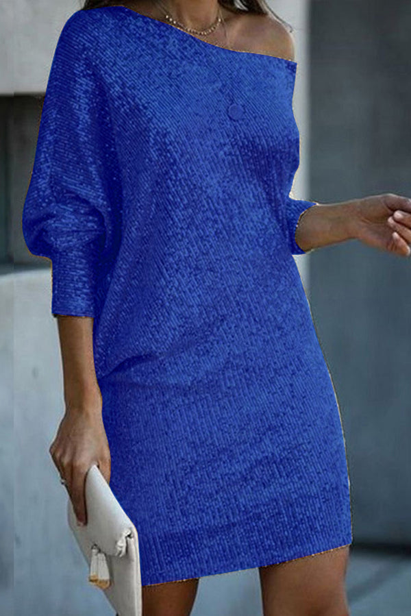 Minivestido holgado de lentejuelas en color liso con hombros descubiertos