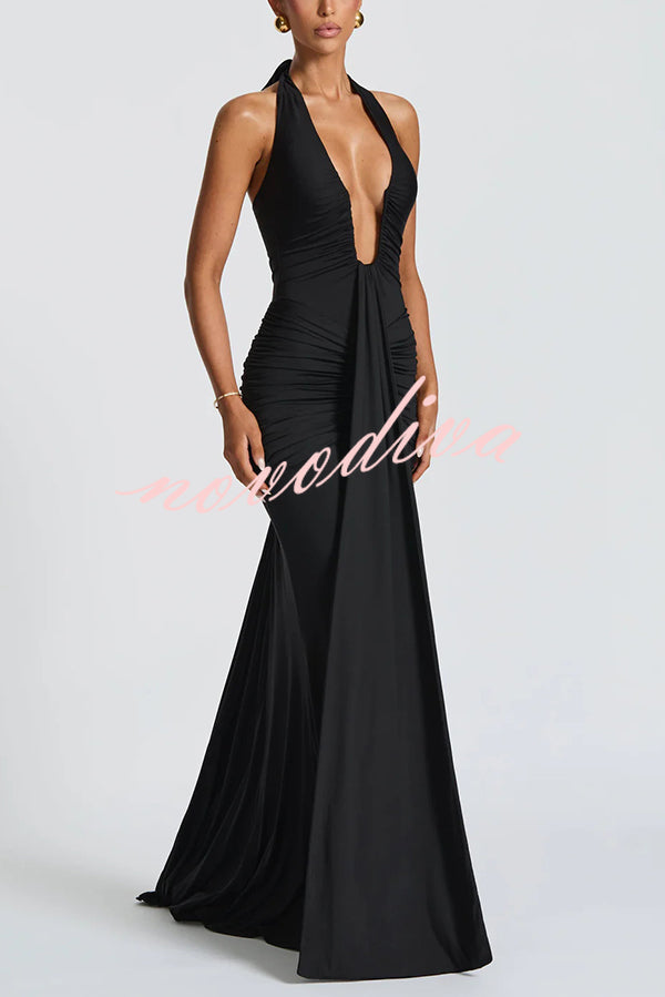 Vestido largo elegante de color liso con cuello halter, escote en V, espalda abierta y fruncido anudado