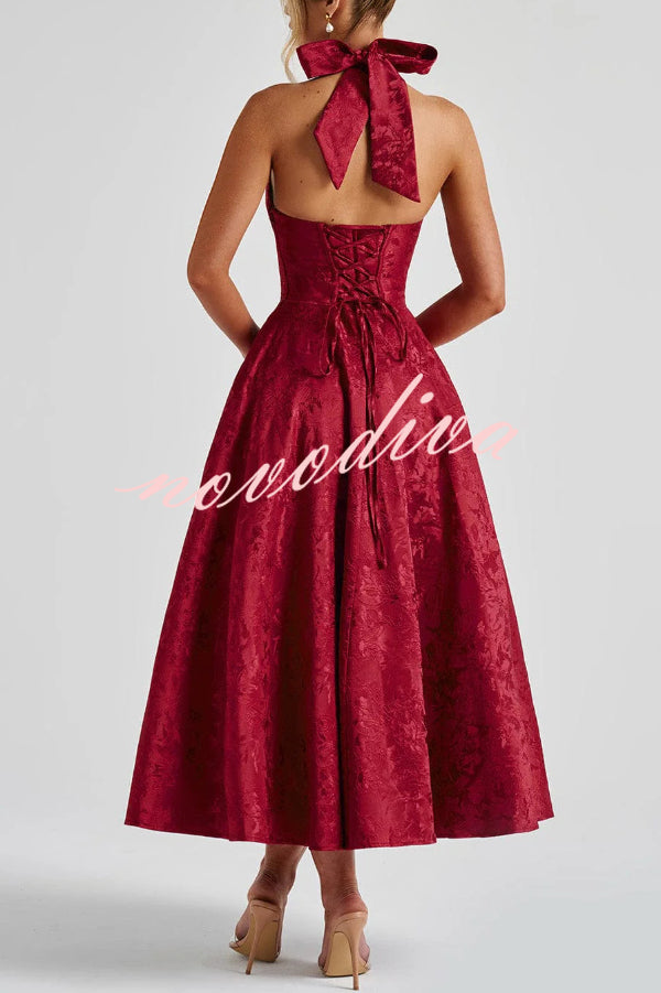Vestido midi elegante de jacquard con cuello halter, cintura entallada y espalda abierta