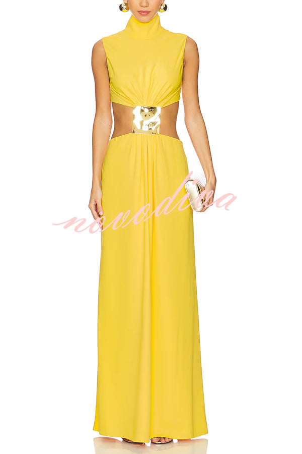 Vestido largo Avery de cuello alto con decoración metálica y abertura en la cintura
