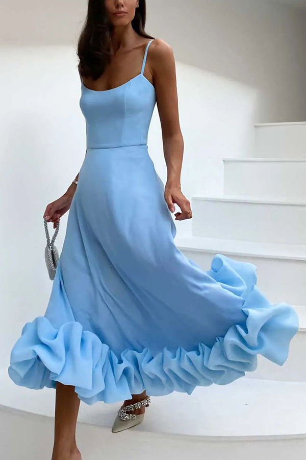 Vestido midi de fiesta Chica de Medianoche tipo bustier con volantes, ideal para banquetes