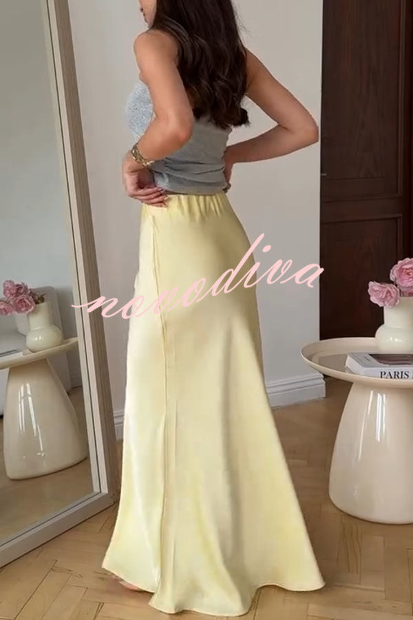 Conjunto Secreto de Elegancia de top de satén con abertura y lazada en la espalda y falda larga acampanada con cintura elástica