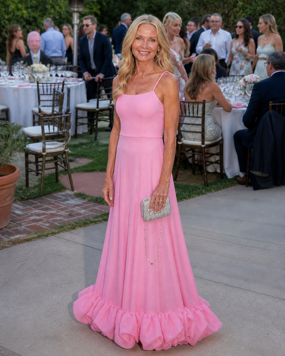 Annalise | Vestido de Noche Fluido con Bajo de Volantes