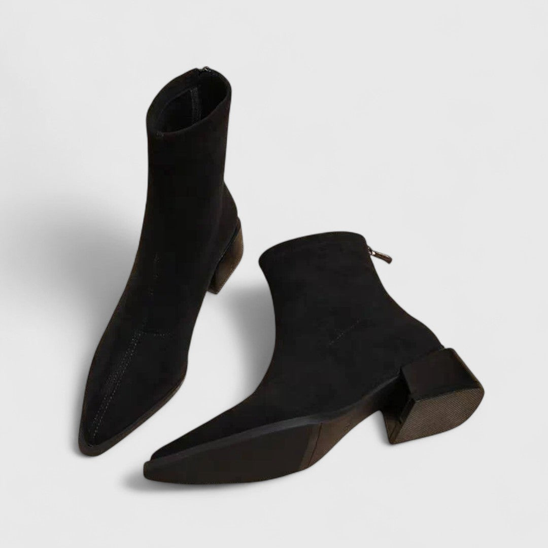 Lora, botines