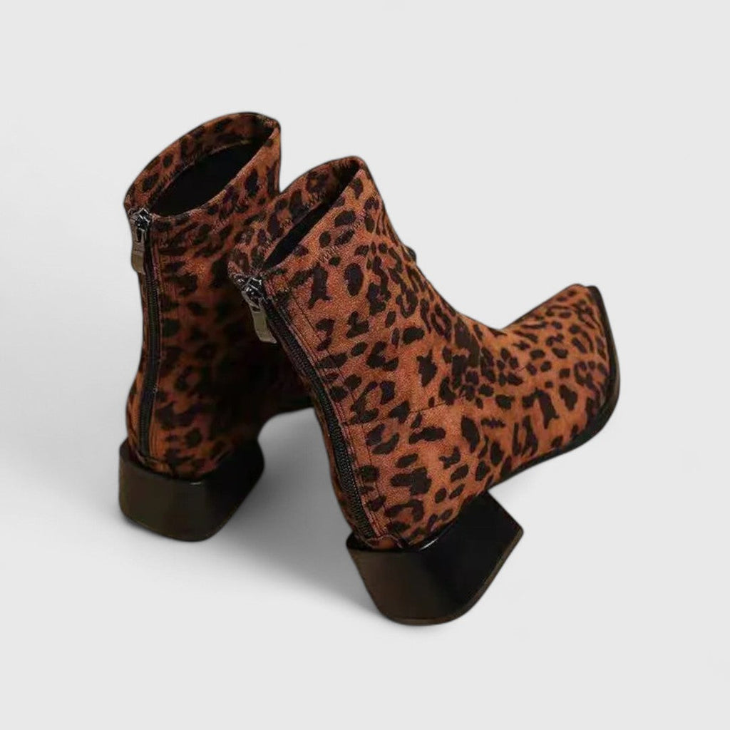 Lora, botines
