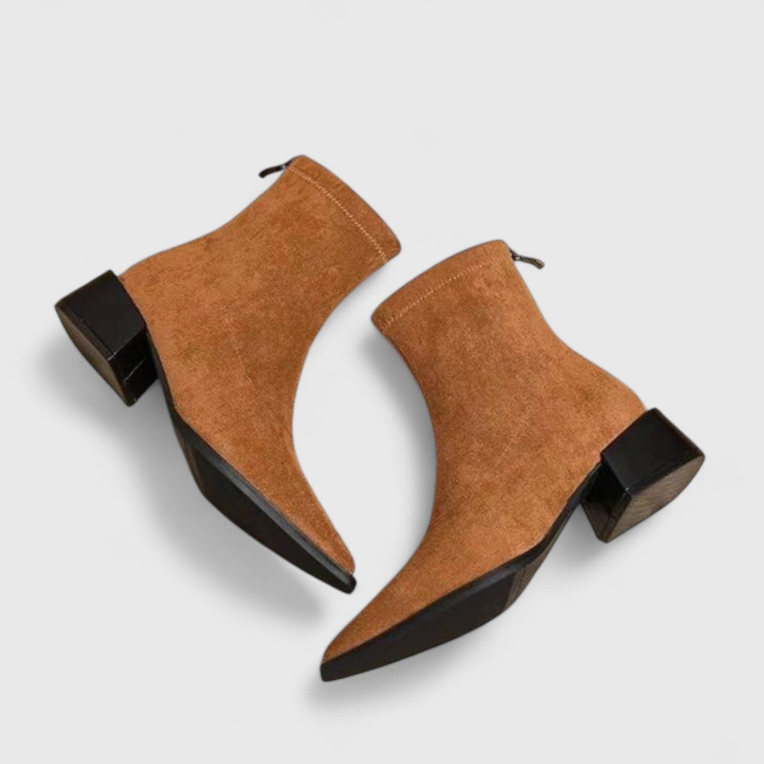 Lora, botines
