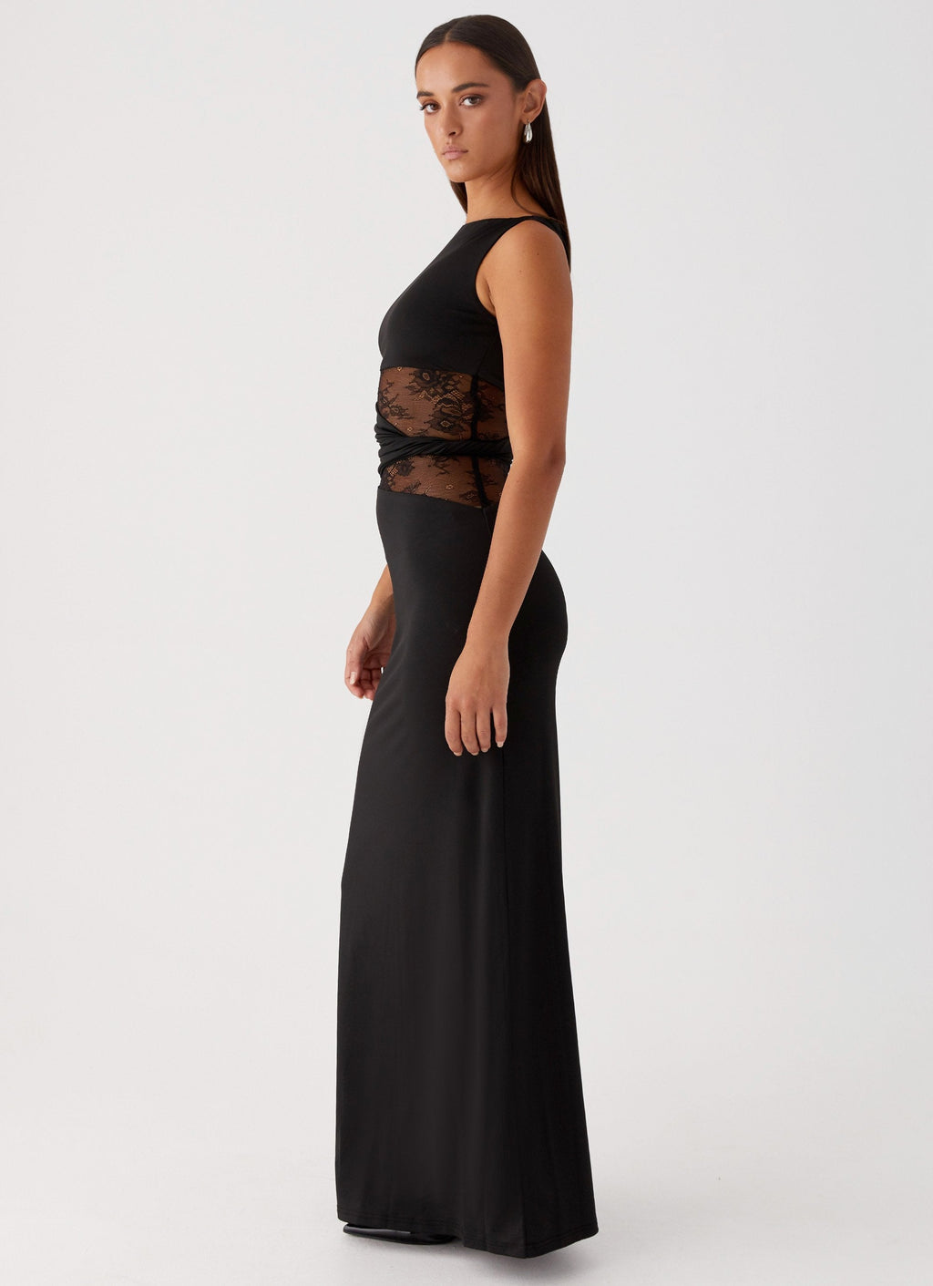 Liora | Vestido largo favorecedor con sutiles aberturas y cordones