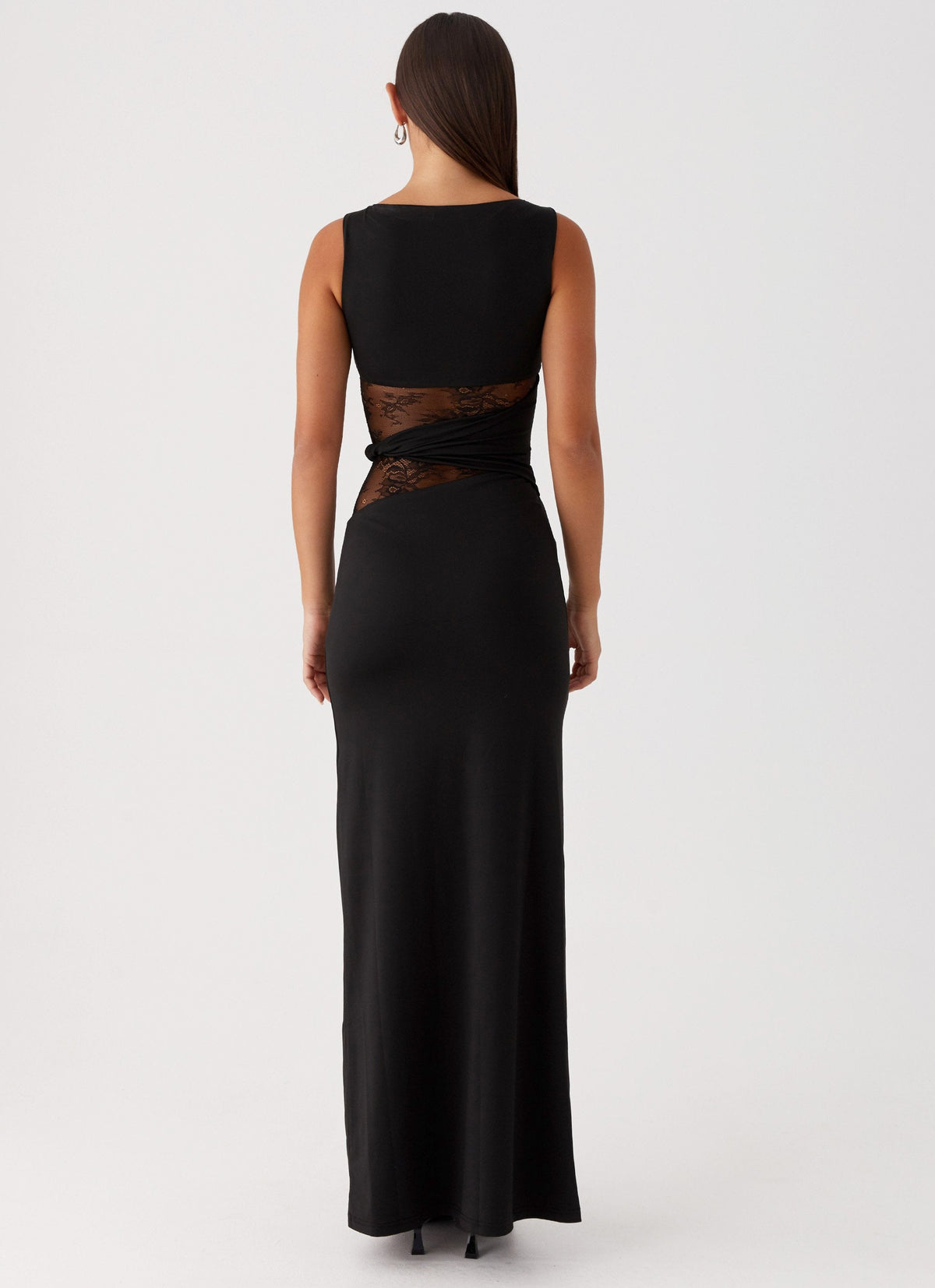 Liora | Vestido largo favorecedor con sutiles aberturas y cordones