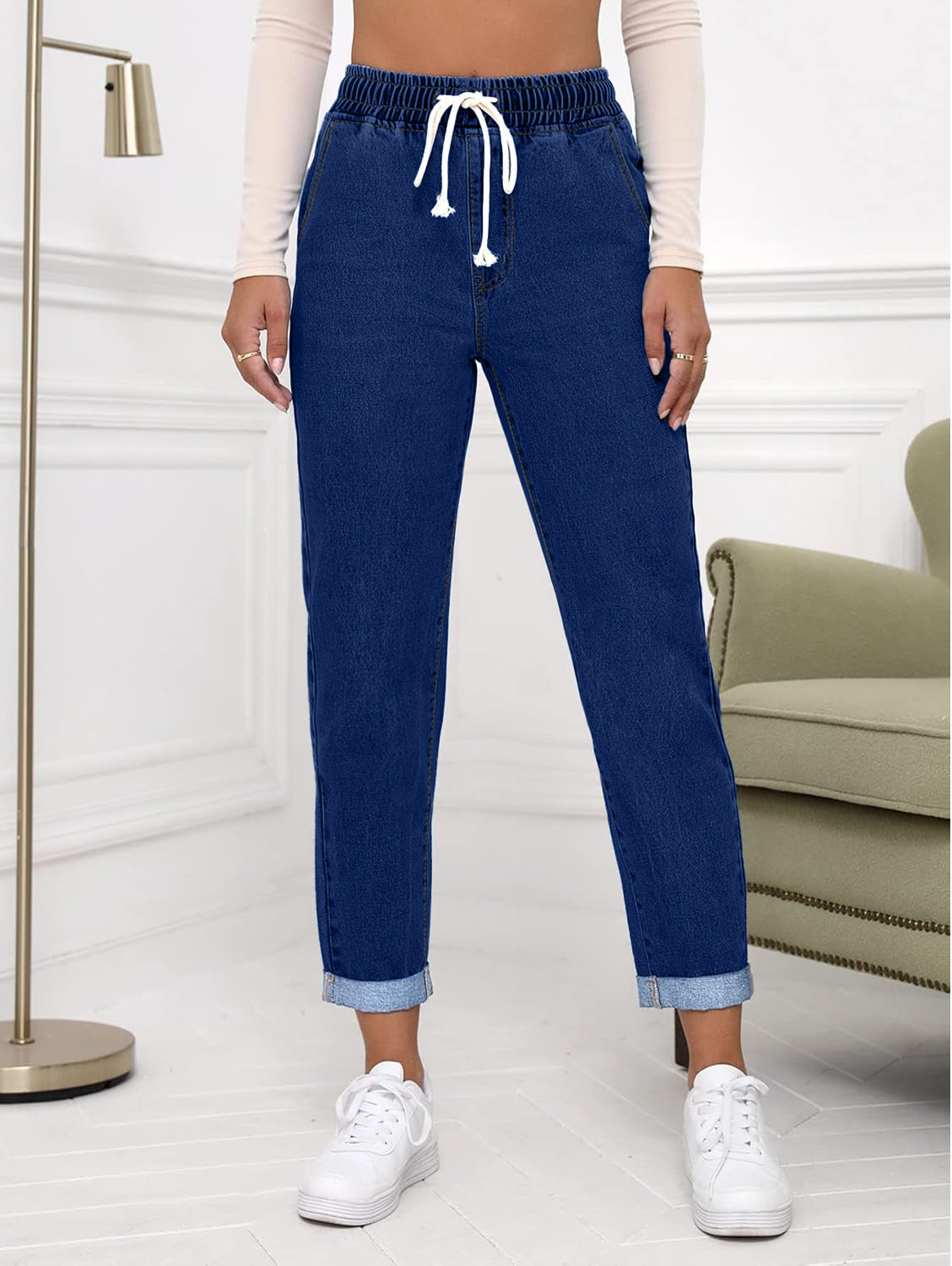 Pantalón vaquero de mujer, tobillero y con cordón