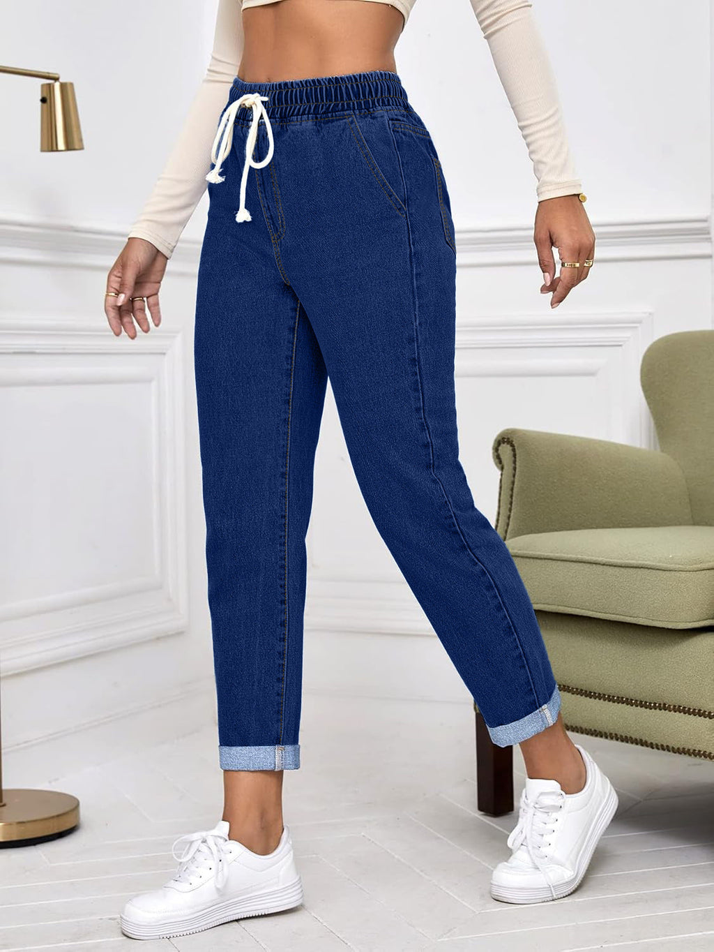 Pantalón vaquero de mujer, tobillero y con cordón