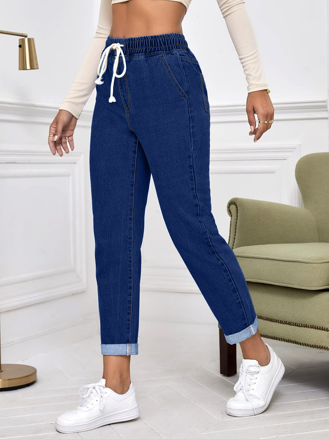 Pantalón vaquero de mujer, tobillero y con cordón