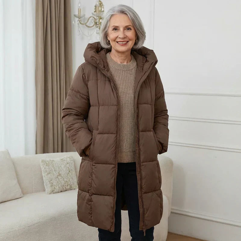 Margot™ | Abrigo plumífero con capucha y aislamiento premium