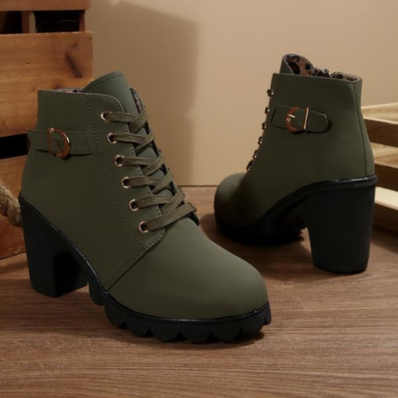 Botines Karin chic con cordones, hebilla metálica y suela gruesa