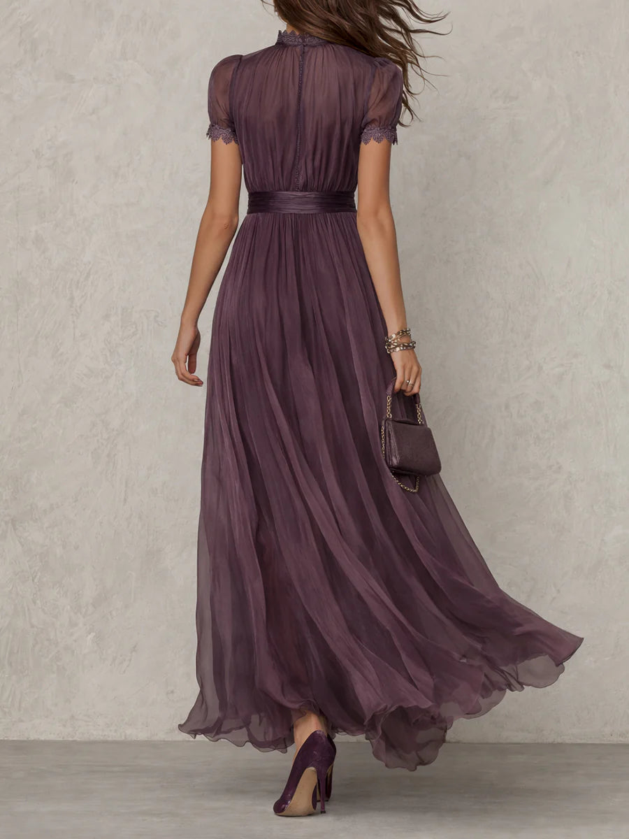 Flavia | Vestido Largo Morado con Escote de Ojo de Cerradura, Ribete de Encaje de Chifón