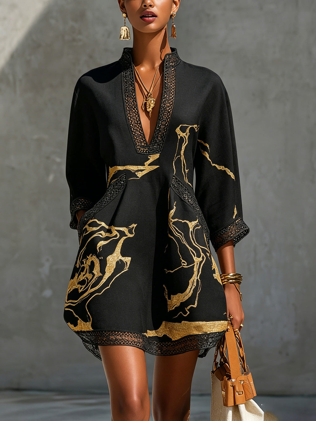Donatella | Vestido Mini Negro con Estampado de Mármol Dorado y Encaje de Crochet
