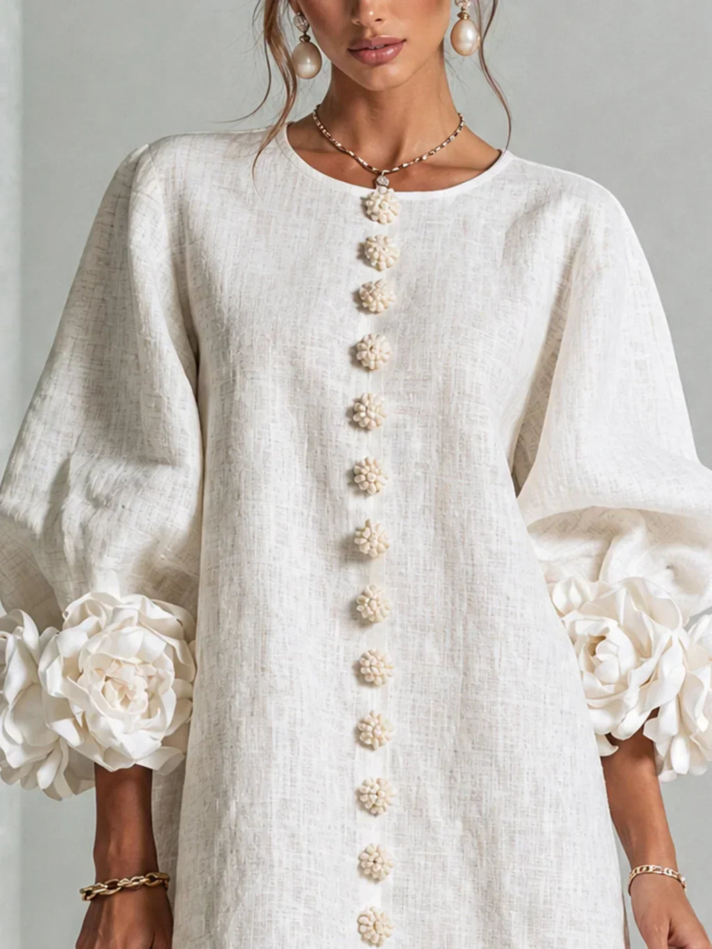 Elvira Vestido Mini con Botones Florales y Mangas de Flores