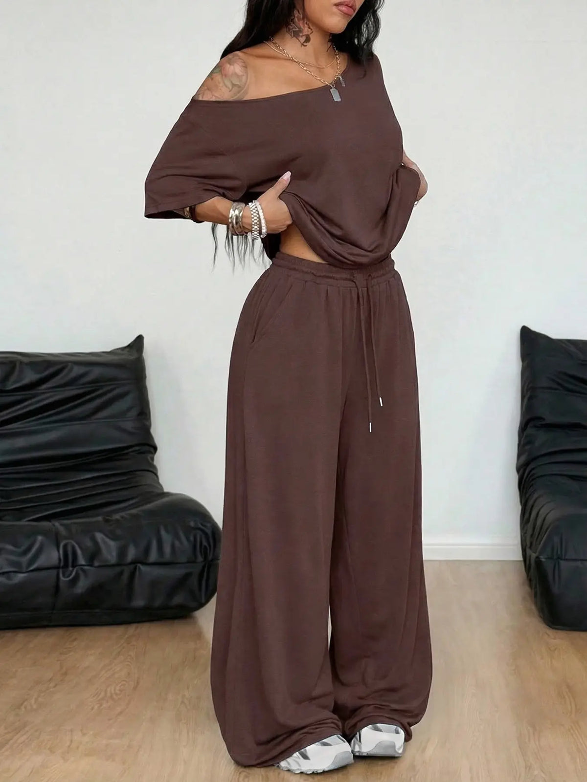 Conjunto de Dos Piezas Chicbeautyy: Camiseta de Hombros Descubiertos y Pantalón de Pierna Ancha